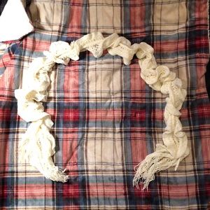 Juniors Off white scarf 🧣 Good condition